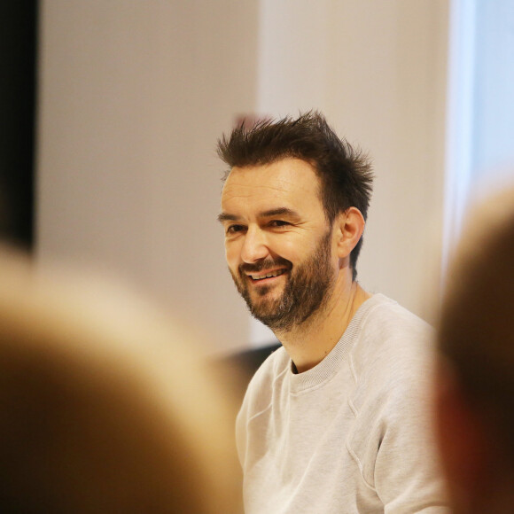 Exclusif - Cyril Lignac dédicace son livre "Saisons" à Paris le 7 décembre 2019. © Jonathan Rebboah/Panoramic/Bestimage