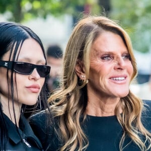 Anna Dello Russo - Arrivées au défilé Courrèges Collection Femme Prêt-à-porter Printemps/Eté 2023 lors de la Fashion Week de Paris, France, le 27 septembre 2022. © Baptiste Autissier/Panoramic/Bestimage 