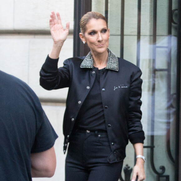 Céline Dion et son fils René-Charles Angelil sortent de l'hôtel Royal Monceau à Paris le 7 juillet 2017. 