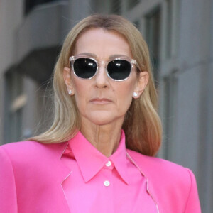 Celine Dion a choisi de s'habiller en rose pour la Journée Internationale pour les Droits des Femmes à New York.