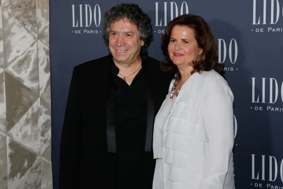 Franco Dragone, Nathalie Bellon-Szabo (présidente du Lido) - Photocall à l'occasion de la présentation du nouveau spectacle du Lido "Paris Merveilles" à Paris, le 8 avril 2015.