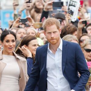 Le prince Harry, duc de Sussex, et Meghan Markle, duchesse de Sussex, ont été accueillis par une foule de supporters au Viaduct Harbour à Auckland, Nouvelle-Zélande, le 30 octobre 2018. 