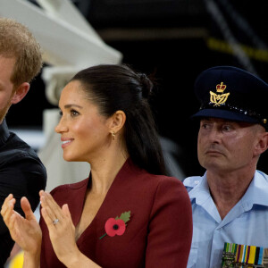 Le prince Harry, duc de Sussex, et Meghan Markle, duchesse de Sussex, enceinte, assistent à la cérémonie de clôture des Invictus Games 2018 à Sydney, le 27 octobre 2018. 