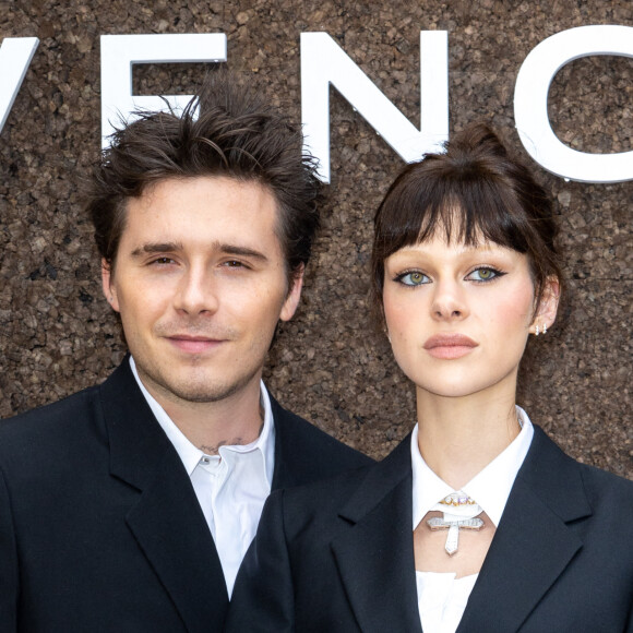 Brooklyn Beckham et sa femme Nicola Peltz - Photocall du défilé Givenchy, Collection Femme Prêt-à-porter Printemps/Eté 2023, lors de la Fashion Week de Paris. Le 2 octobre 2022. © Olivier Borde/Bestimage