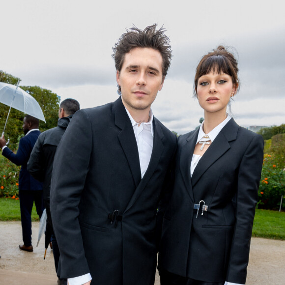 Brooklyn Beckham et sa femme Nicola Peltz - Photocall du défilé Givenchy, Collection Femme Prêt-à-porter Printemps/Eté 2023, lors de la Fashion Week de Paris. Le 2 octobre 2022. © Olivier Borde/Bestimage