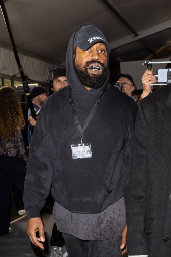 Kanye West - Photocall du défilé Givenchy, Collection Femme Prêt-à-porter Printemps/Eté 2023, lors de la Fashion Week de Paris. Le 2 octobre 2022. © Olivier Borde/Bestimage