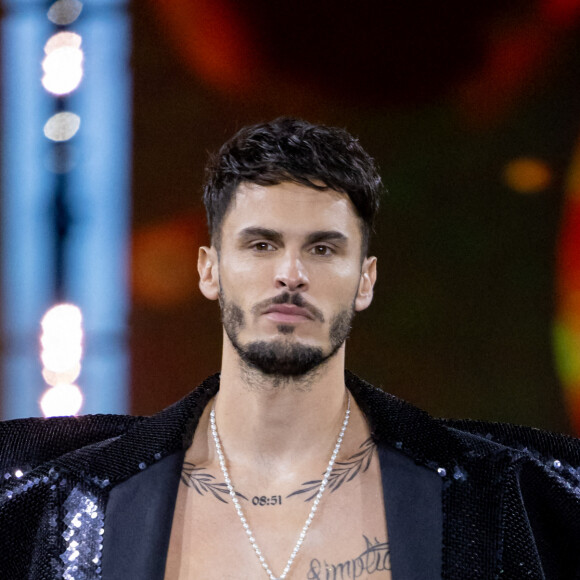 Baptiste Giabiconi - Défilé "Walk Your Worth" By L'Oreal à l'Ecole Militaire lors de la fashion week PAP femme printemps / été 2023 le 2 octobre 2022. © Olivier Borde / Bestimage 