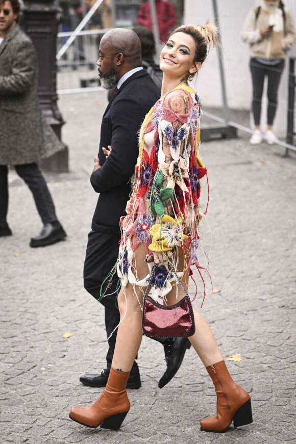 Paris Jackson - Arrivées au défilé Stella McCartney, Collection Femme Prêt-à-porter Printemps/Eté 2023, lors de la Fashion Week de Paris. Le 3 octobre 2022. © Jean-Baptiste Autissier/Panoramic/Bestimage