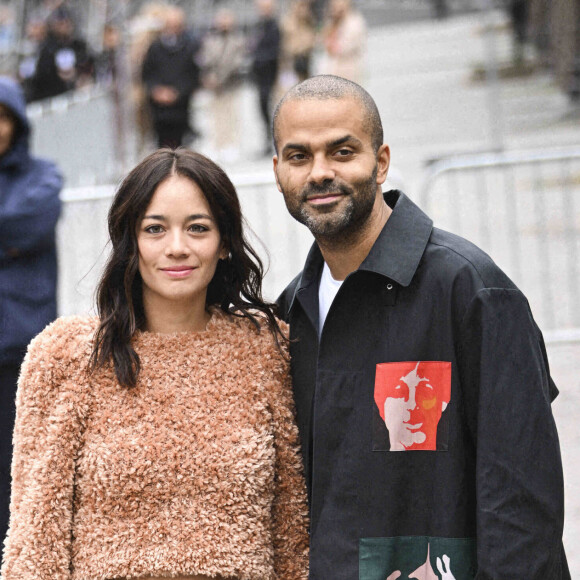 Tony Parker et sa compagne Alizé Lim - Arrivées au défilé Stella McCartney, Collection Femme Prêt-à-porter Printemps/Eté 2023, lors de la Fashion Week de Paris. Le 3 octobre 2022. © Jean-Baptiste Autissier/Panoramic/Bestimage