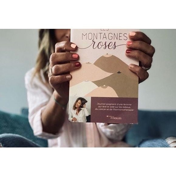 Rose et son livre "Les Montagnes roses". Le 25 août 2022.