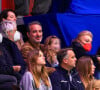 Jean Dujardin et sa fille Jeanne assistent au sacre du couple Cizeron-Papadakis en danse sur glace en tribunes de l'Arena de Montpellier lors des championnats du monde de patinage artistique 2022 le 26 mars 2022. © MPP/Bestimage 