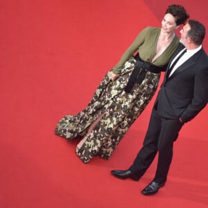 Jean Dujardin et sa femme Nathalie Péchalat - Montée des marches du film " OSS 117 : Alerte rouge en Afrique Noire " lors du 74ème Festival International du Film de Cannes. Le 17 juillet 2021 