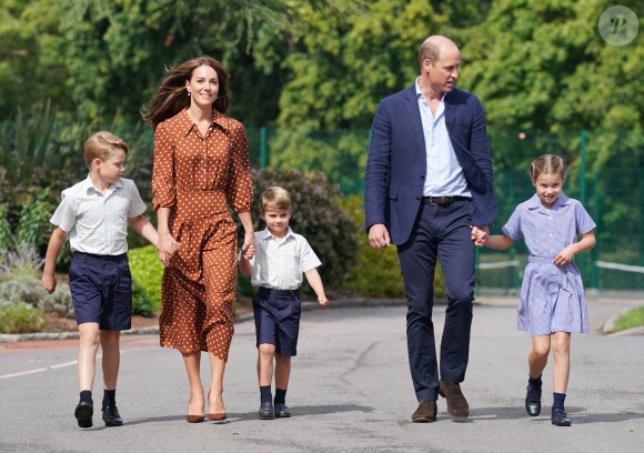 Le prince William, duc de Cambridge et Catherine Kate Middleton, duchesse de Cambridge accompagnent leurs enfants George, Charlotte et Louis à l'école Lambrook le 7 septembre 2022.  Prince George, Princess Charlotte and Prince Louis, accompanied by their parents the Duke and Duchess of Cambridge, arrive for a settling in afternoon at Lambrook School, near Ascot in Berkshire. The settling in afternoon is an annual event held to welcome new starters and their families to Lambrook and takes place the day before the start of the new school term. Picture date: Wednesday September 7, 2022. 