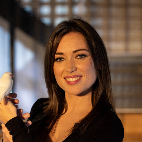 Exclusif - Elsa Esnoult - Enregistrement de l'émission "Animaux Stars", présentée par B.Montiel et diffusée le 8 octobre à 17h30 sur Animaux TV © Jérémy Melloul / Bestimage 