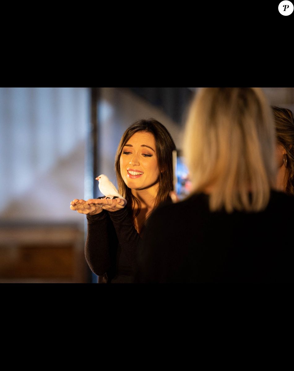 Exclusif - Elsa Esnoult - Enregistrement de l'émission "Animaux Stars", présentée par B.Montiel et diffusée le 8 octobre à 17h30 sur Animaux TV © Jérémy Melloul / Bestimage