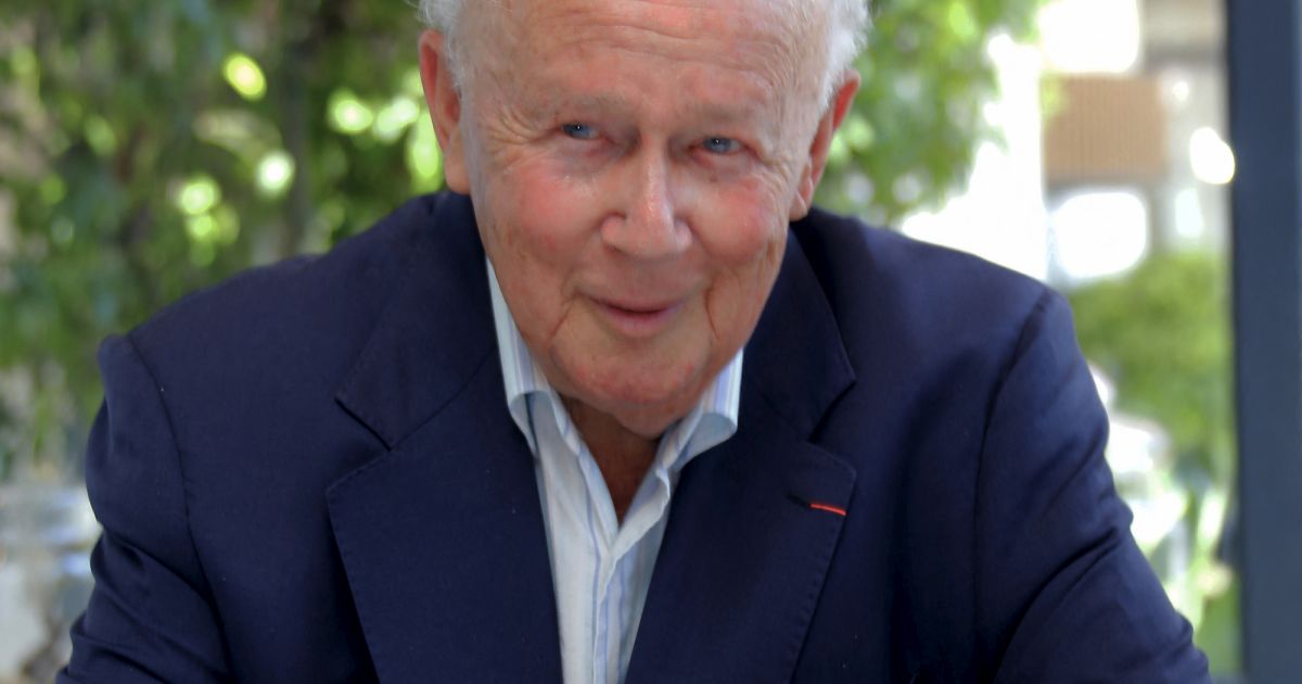 Philippe Bouvard pose à Cannes le 11 juillet 2018. - Purepeople