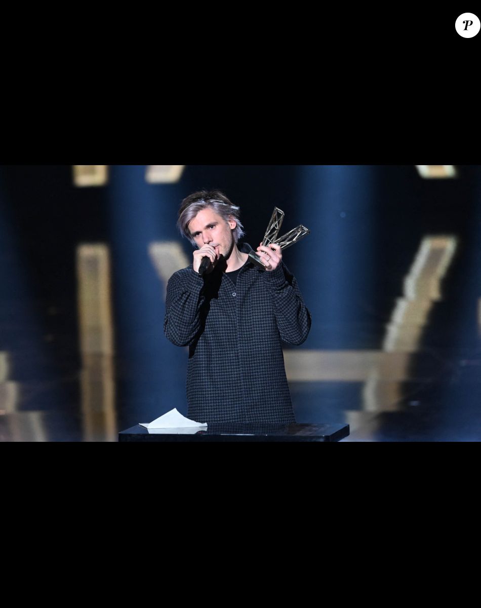 Orelsan (Création audiovisuelle de l'année pour "Montre jamais ça à personne" - Artiste masculin de l'année et Chanson originale de l'année pour "L'odeur de l'essence") lors de la 37ème cérémonie des Victoires de la musique à la Seine musicale de Boulogne-Billancourt, le 11 février 2022. © Guirec Coadic/Bestimage