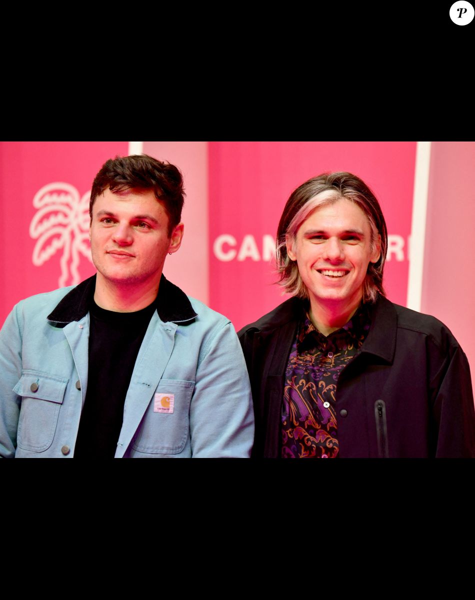 Clément Cotentin et son frère Orelsan durant la troisième soirée du 4eme Canneseries au Palais des Festivals à Cannes, le 10 octobre 2021. © Bruno Bebert/Bestimage