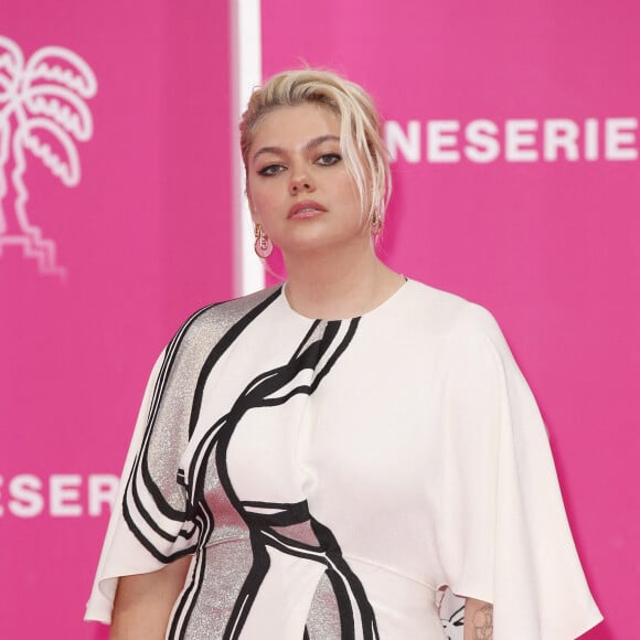 Info - Louane pourrait avoir été intoxiquée au GHB - Louane Emera de la série VISIONS CANNESERIES SAISON 5 au Palais des Festivals et des Congrès de Cannes, dimanche 3 avril 2022. © Christophe Aubert via Bestimage 