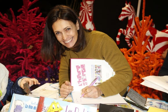 Adeline Blondieau dédicace ses livres dont le dernier "Le yoga des enfants" au marché de Noël de la Défense le 14 Décembre 2019 © Christophe Aubert via Bestimage