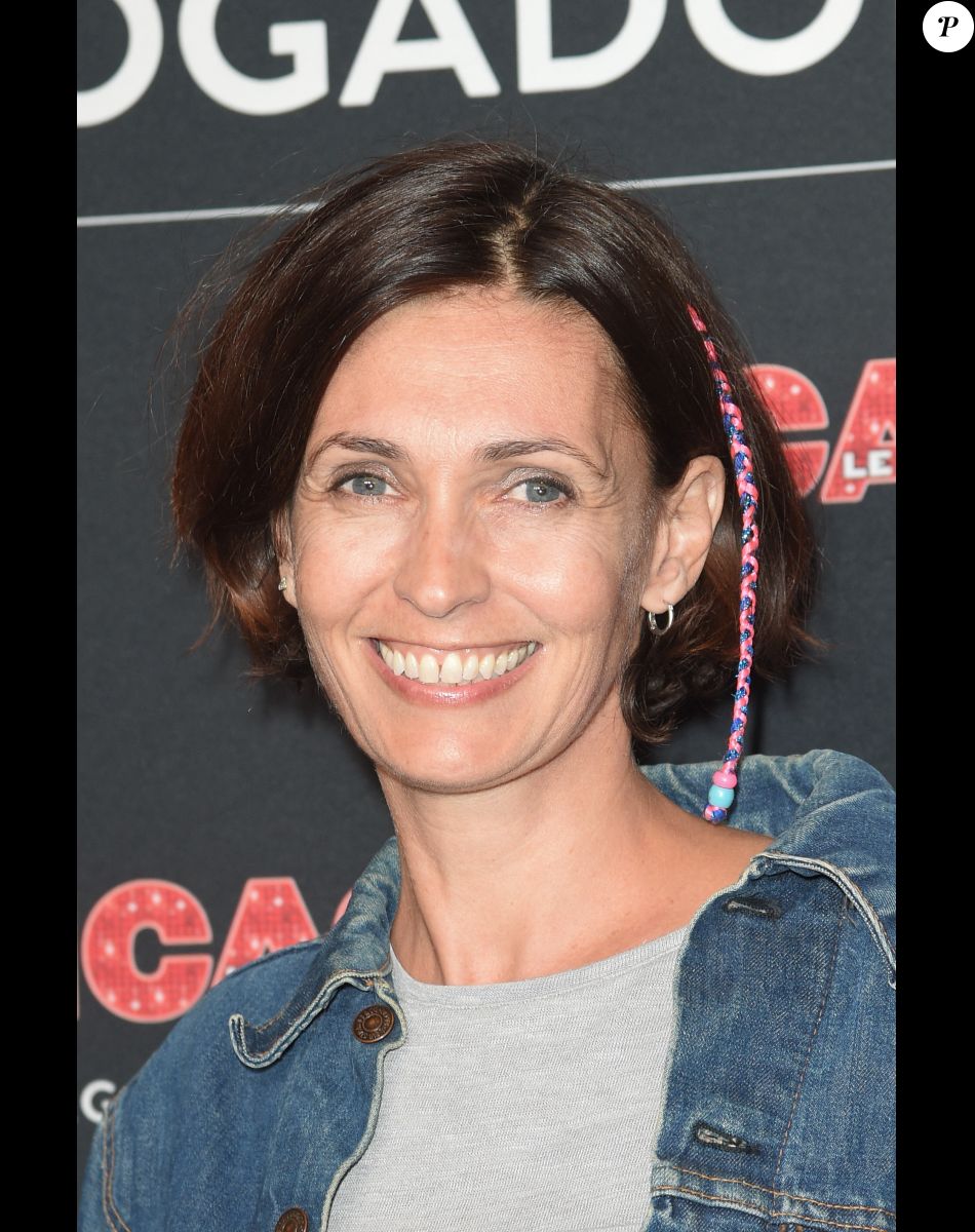 Adeline Blondieau Photographiée Seins Nus à La Plage Pas La Peine De