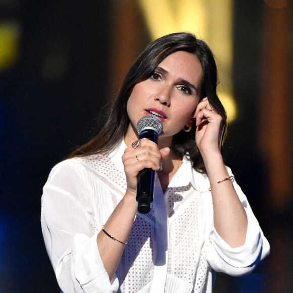 Joyce Jonathan durant l'enregistrement de la seconde émission de télévision "Le Plus Grand Karaoké de France" dans le théâtre antique d'Orange, diffusée le 29 septembre à 21h10 sur M6 le 18 mai 2022. © Bruno Bebert / Bestimage.