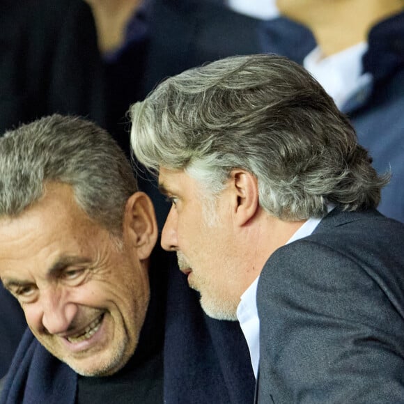 Nicolas Sarkozy et Vincent Labrune - People au match retour de Ligue Des Champions 2022 (LDC) entre le PSG et Benfica (1-1) au Parc des Princes à Paris le 11 octobre 2022. © Cyril Moreau/Bestimage