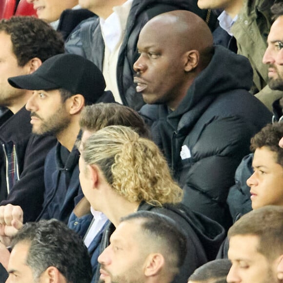 Tarek Boudali et Jean-Pascal Zadi - People au match retour de Ligue Des Champions 2022 (LDC) entre le PSG et Benfica (1-1) au Parc des Princes à Paris le 11 octobre 2022. © Cyril Moreau/Bestimage