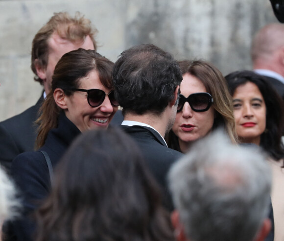 Doria Tillier, Elsa Zylberstein et Nicolas Bedos - Sorties - Hommage à Guy Bedos en l'église de Saint-Germain-des-Prés à Paris le 4 juin 2020.