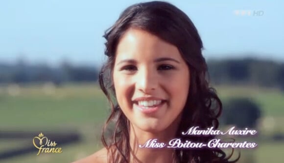 Manika Auxire (Miss Poitou-Charentes) se présente dans un portrait individuel, le samedi 3 décembre 2011 à Brest à l'occasion de l'élection de Miss France 2012.