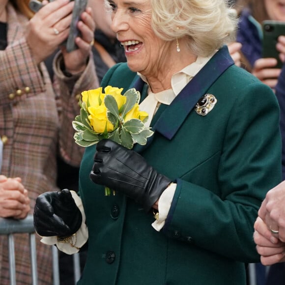 Le roi Charles III d'Angleterre et Camilla Parker Bowles, reine consort d'Angleterre, visitent l'abbaye de Dunfermline, Écosse, Royaume Uni, le 3 octobre 2022.