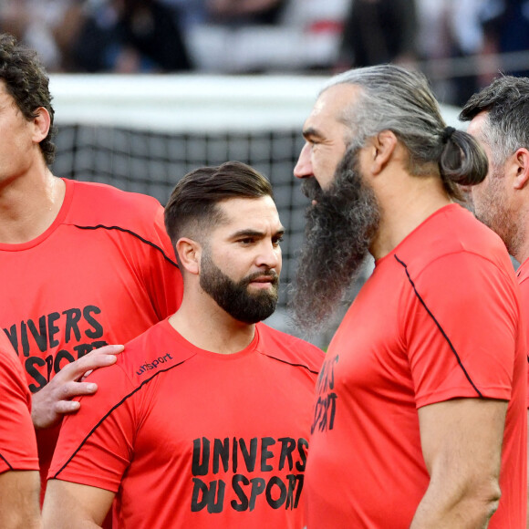 Kendji Girac et Sébastien Chabal - Match des Légendes, la rencontre qui mêle le football et le rugby au profit de l'association de P. Olmeta (ancien gardien de but et co-fondateur de l'association), "Un sourire, un espoir pour la vie" s'est déroulé à Nice à l'Allianz Riviera, le 26 septembre 2022. L'association de P. Olmetta est engagée en faveur des enfants atteints de cancer ou de maladie orpheline. © Bruno Bebert/Bestimage