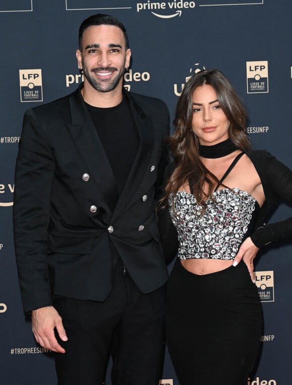 Adil Rami et sa compagne Léna Guillou - Photocall de la cérémonie des Trophées UNFP 2022 au Pavillon Gabriel à Paris le 15 mai 2022. © Coadic Guirec/Bestimage 