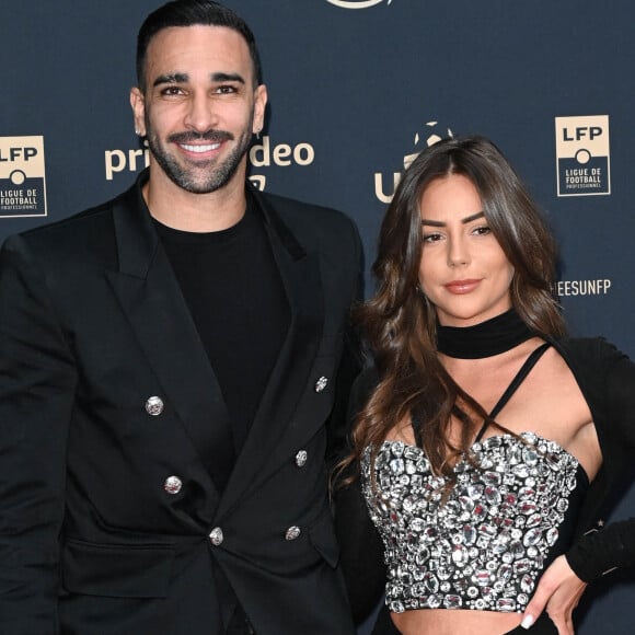 Adil Rami et sa compagne Léna Guillou - Photocall de la cérémonie des Trophées UNFP 2022 au Pavillon Gabriel à Paris le 15 mai 2022. © Coadic Guirec/Bestimage 