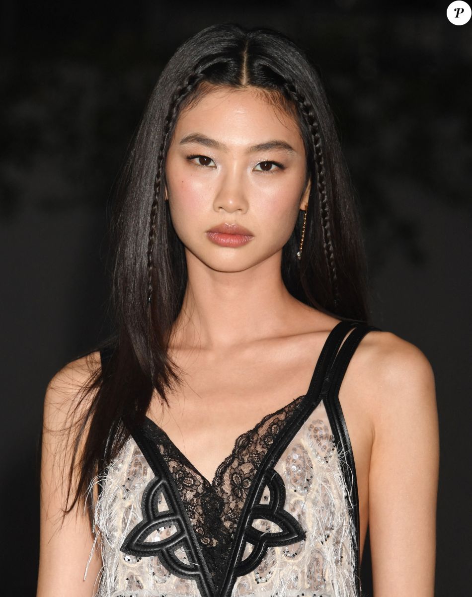 HoYeon Jung 2e édition du gala annuel du musée de l'Académie à l