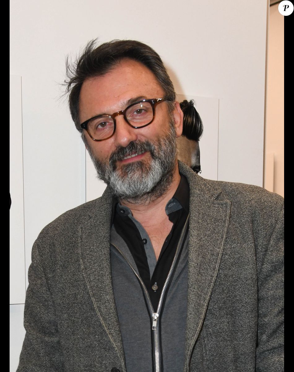 Frédéric Lopez - Vernissage de l'exposition "Quand le masque tombe" de Stéphane de Bourgies sur le toit de la Grande Arche à Paris, le 12 mars 2019. © Coadic Guirec/Bestimage