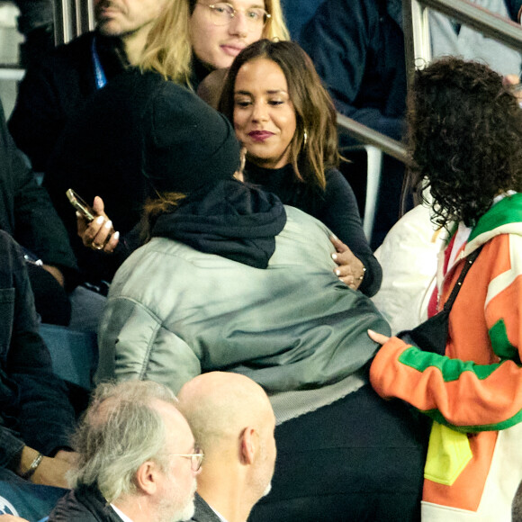 Paul Mirabel, Melha Bedia et Alice Belaïdi - People au match de Ligue 1 Uber Eats "PSG -OM" au Parc des Princes à Paris le 16 octobre 2022. © Cyril Moreau/Bestimage
