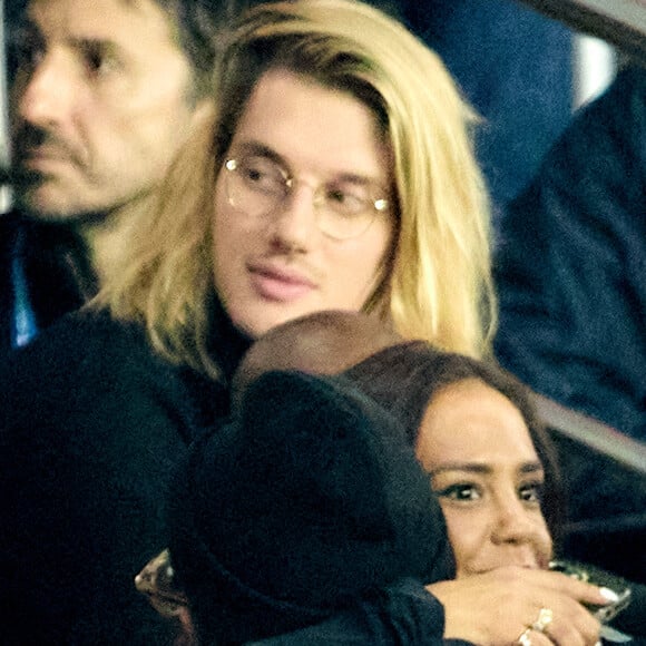 Paul Mirabel, Melha Bedia et Alice Belaïdi - People au match de Ligue 1 Uber Eats "PSG -OM" au Parc des Princes à Paris le 16 octobre 2022. © Cyril Moreau/Bestimage