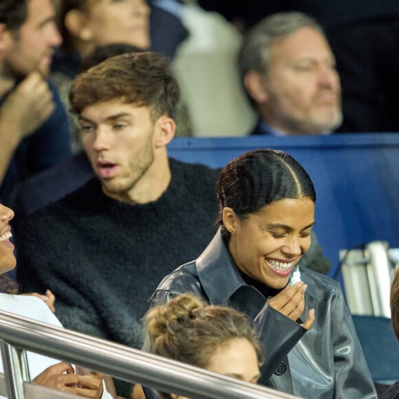 Tina Kunakey et son frère Zakari, Ophelie Meunier et son mari Matthieu Vergne - People au match de Ligue 1 Uber Eats "PSG -OM" au Parc des Princes à Paris le 16 octobre 2022. © Cyril Moreau/Bestimage