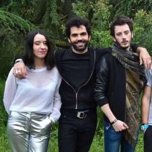 Le Groupe Minuit (G-D: Simone Ringer, Joseph Delmas, Tanguy Truhe, Clément Aubert et Raoul Chichin)) avec les enfants de Catherine Ringer et Fred Chichin: Simone et Raoul au Festival dans une clairiere du bois de Vincennes "We Love Green" à Paris le 4 Juin 2016. © Lionel Urman/bestimage