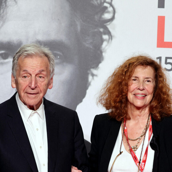 Costa Gavras et sa femme - Cérémonie d'ouverture de la 14e édition du Festival Lumière 2022 à la Halle Tony Garnier à Lyon. Le 15 octobre 2022. © Domnique Jacovides / Bestimage