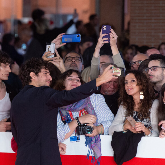 Louis Garrel - Première du film "L'ombra di Caravaggio" lors de la 16e édition du Festival du Film de Rome, le 18 octobre 2022. © Mario Cartelli/SOPA Images via Zuma Press/Bestimage