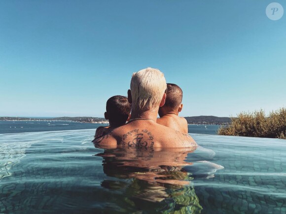 M. Pokora et ses fils Isaiah et Kenna. Instagram. Le 14 août 2022.
