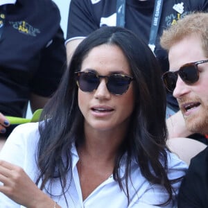 Première apparition officielle du prince Harry et sa compagne Meghan Markle dans les tribunes de la finale de tennis à la troisième édition des Invictus Games à Toronto, Ontario, Canada, le 25 septembre 2017. 