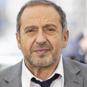 Patrick Timsit au photocall de "Brother And Sister (frère et soeur)" lors du 75ème Festival International du Film de Cannes, le 21 mai 2022. © Cyril Moreau/Bestimage.