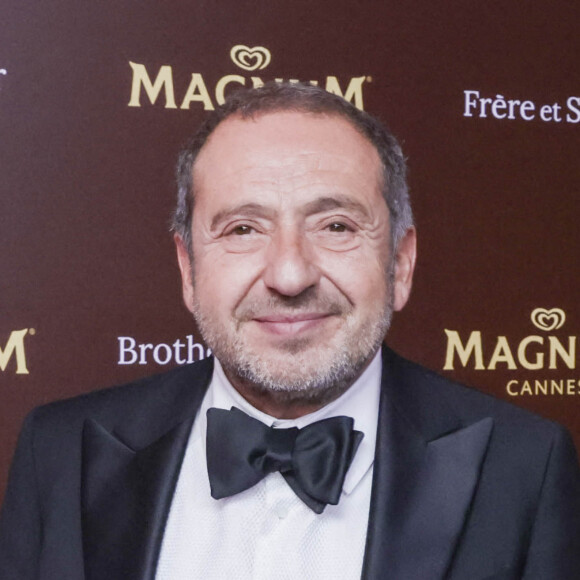Patrick Timsit - Soirée du film "Frère et Soeur" à la plage Magnum en marge du 75ème Festival International du Film de Cannes le 20 mai 2022. © Jack Tribeca / Bestimage.
