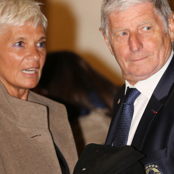 Jean-Michel Larqué et sa compagne Regine Dolci - Arrivées au dîner des 50 ans du Variétés club de France au palais de l'Elysée à Paris le 14 octobre 2021. © Panoramic / Bestimage
