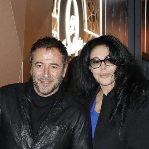 Semi Exclusif - Bernard Montiel ,Yamina Benguigui - Arrivées à la soirée "Lancôme x Orlinski" pour le lancement d'une capsule collector à Paris le 20 octobre 2022. La rose emblématique de Lancôme revisitée par l'un des grands noms de l'art contemporain. Tel est le propos autour de la nouvelle capsule conçue par la marque de cosmétiques en partenariat avec R.Orlinski, connu pour ses sculptures animalières. © Marc Ausset Lacroix / Christophe Clovis / Bestimage 