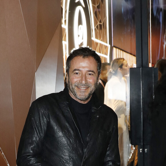 Semi Exclusif - Bernard Montiel - Arrivées à la soirée "Lancôme x Orlinski" pour le lancement d'une capsule collector à Paris le 20 octobre 2022. La rose emblématique de Lancôme revisitée par l'un des grands noms de l'art contemporain. Tel est le propos autour de la nouvelle capsule conçue par la marque de cosmétiques en partenariat avec R.Orlinski, connu pour ses sculptures animalières. © Marc Ausset Lacroix / Christophe Clovis / Bestimage 