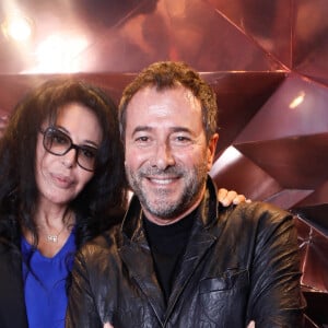 Exclusif - Bernard Montiel, Yamina Benguigui au photocall de la soirée "Lancôme x Orlinski" pour le lancement d'une capsule collector à Paris le 20 octobre 2022. La rose emblématique de Lancôme revisitée par l'un des grands noms de l'art contemporain. Tel est le propos autour de la nouvelle capsule conçue par la marque de cosmétiques en partenariat avec R.Orlinski, connu pour ses sculptures animalières. Lancôme confie sa rose symbolique, ancrée dans la tradition, pour une réinterprétation pop art par l'artiste français contemporain. En créant une trinité multidimensionnelle de roses dans son esthétique électrique, la collection Lancôme x Richard Orlinski exprime le bonheur des fêtes par la célébration combinée de la beauté et de l'art. le bonheur des fêtes à travers la célébration combinée de la beauté et de l'art. © Christophe Clovis / Marc Ausset Lacroix / Bestimage 